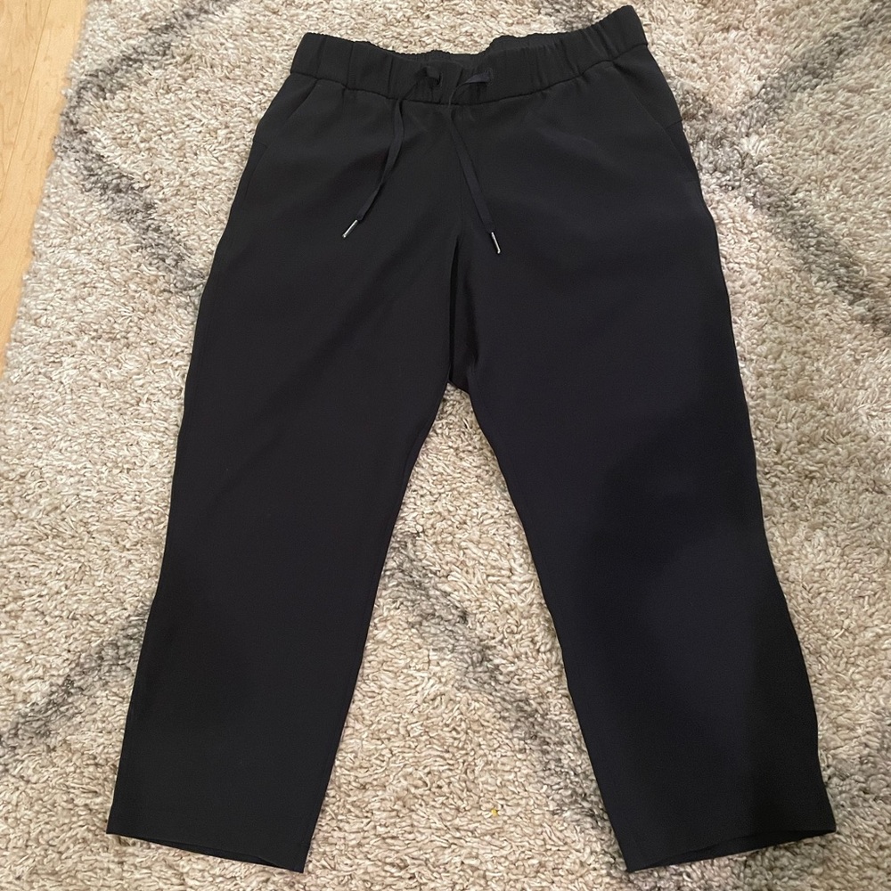 Lululemon on the fly pant. Sz 8